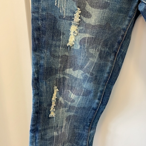 Sz2 Kut from the Kloth Blue Camo Raw Hem Cropped Denim NWOT Condition - Picture 5 of 10